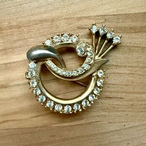 Mid Century Vintage Rhinestone and Gold Toned Brooch
